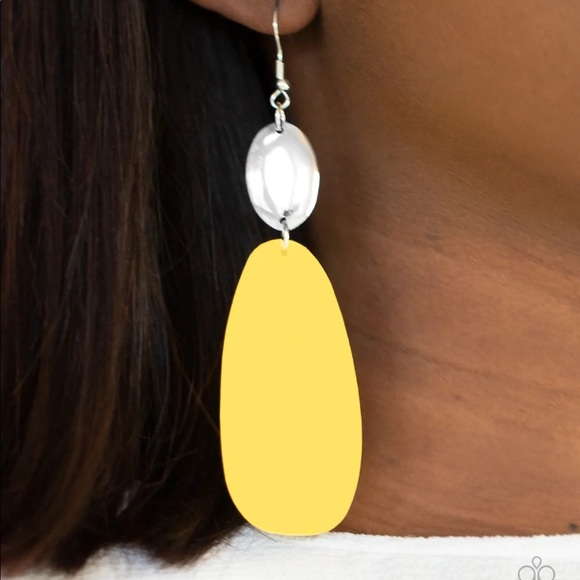 Paparazzi - Vivaciously Vogue - Yellow Earrings
